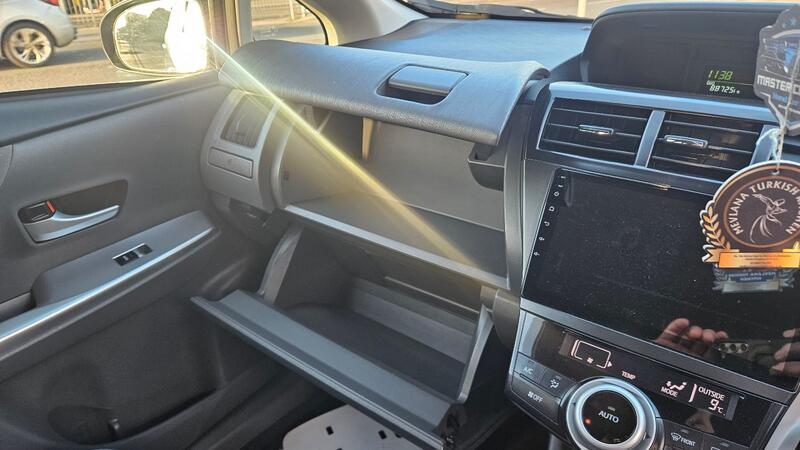 TOYOTA PRIUS+