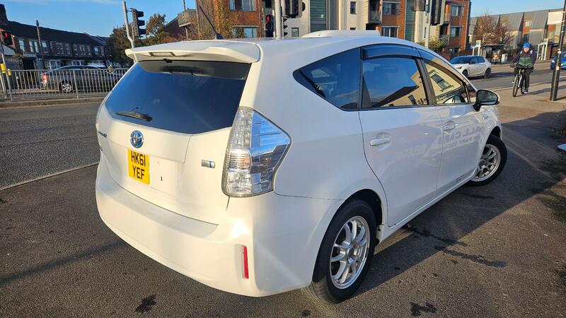 TOYOTA PRIUS+