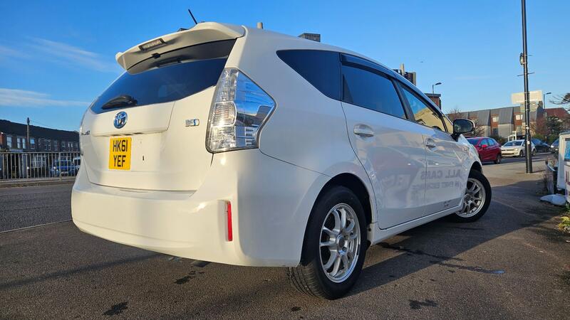TOYOTA PRIUS+
